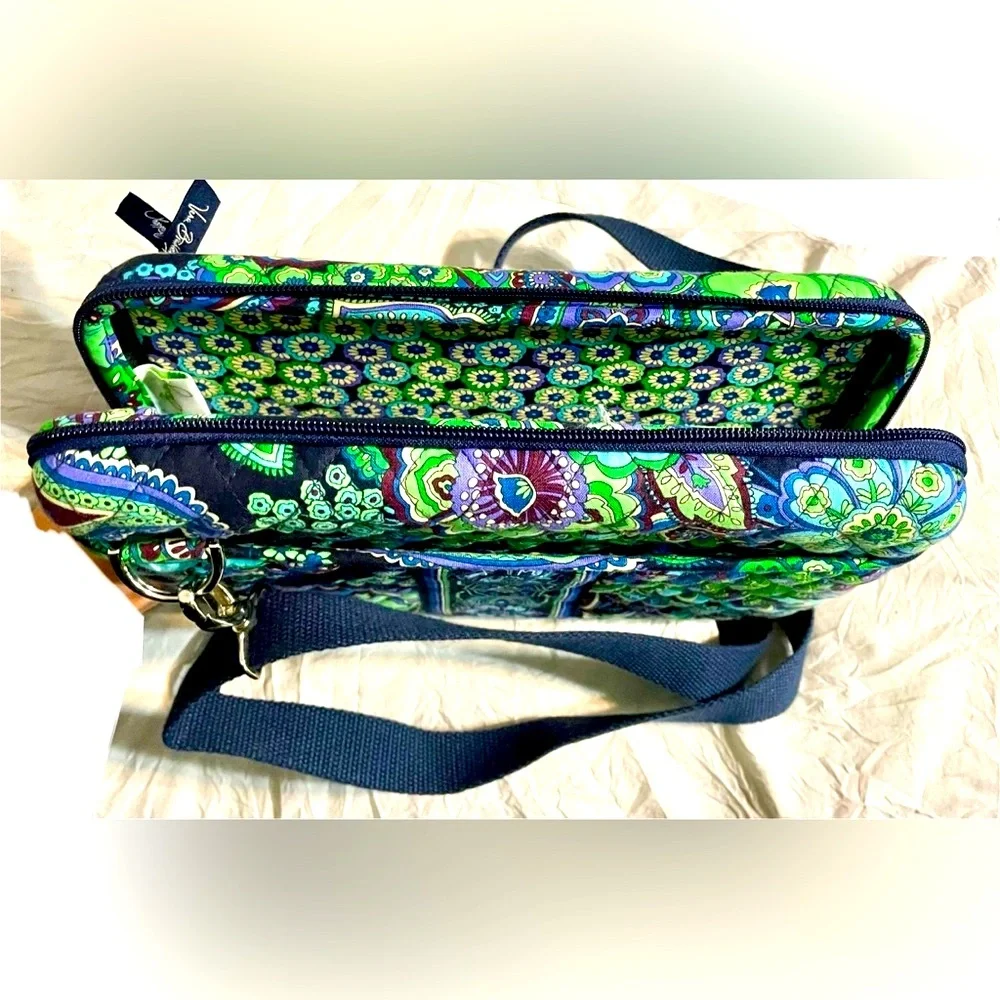 VERA BRADLEY hard shell lap top/tablet navy floral carrying case size11x8 excond